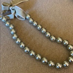 Tie green pearl necklace